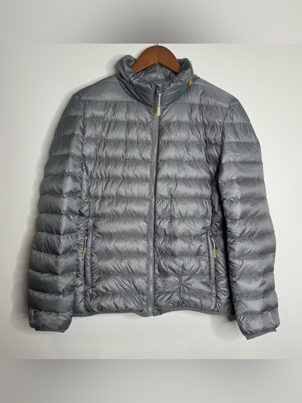 TUMI Pax Packable Lightweight Down Jacket Neck Pillow Silver Size Large Women's